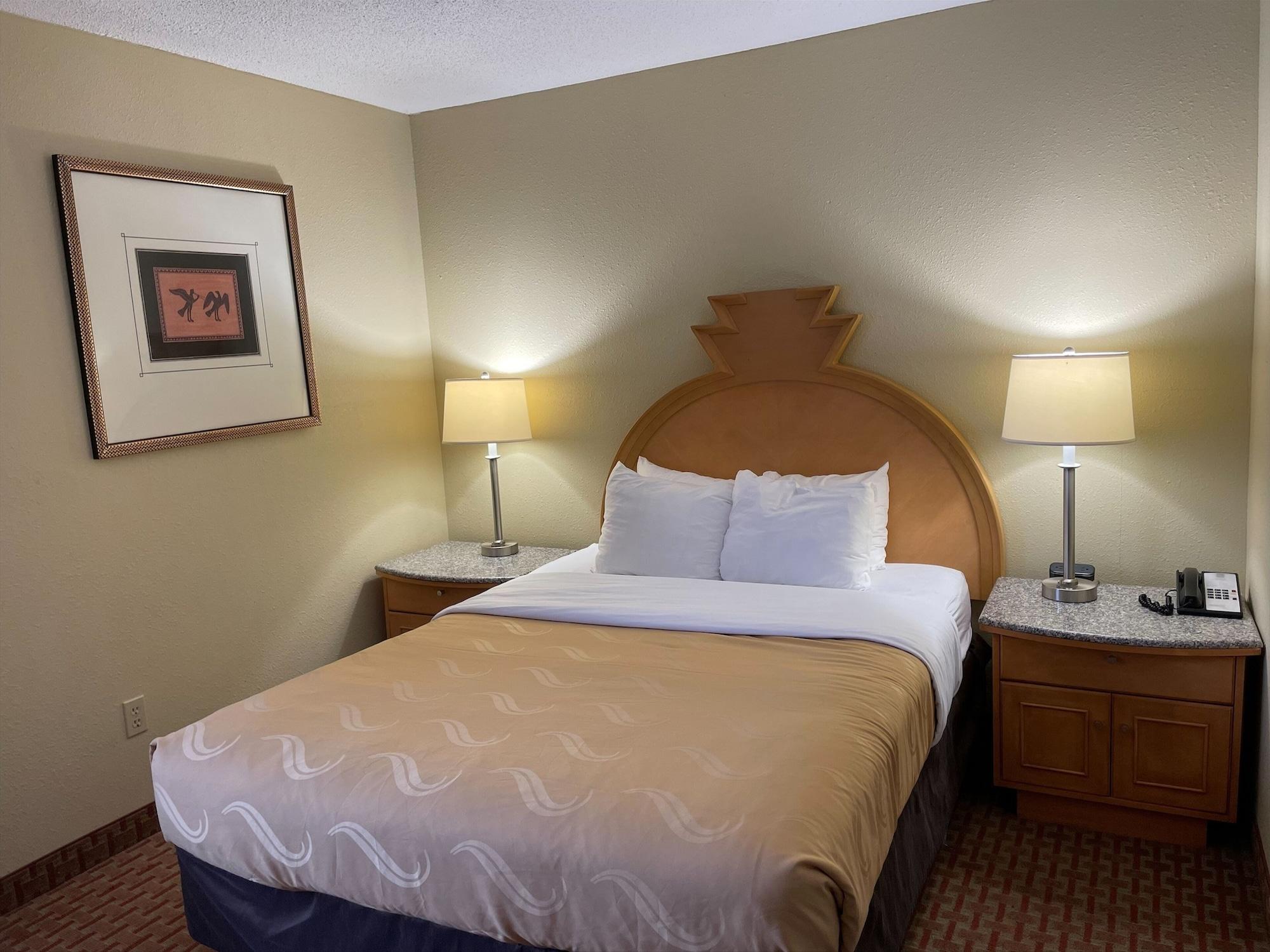 Quality Inn & Suites Greenfield I-70 Exterior photo